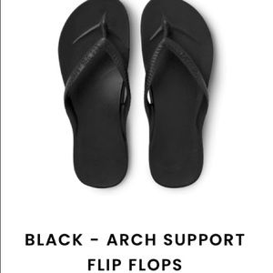Arch support flip flops. Never worn.
